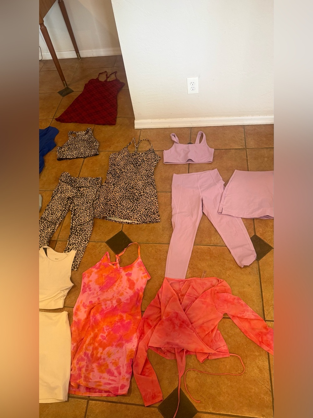 Outdoor Voices Mixed Color Activewear Set Lot - Blue, Pink, Coral, Cream - Picture 3 of 6